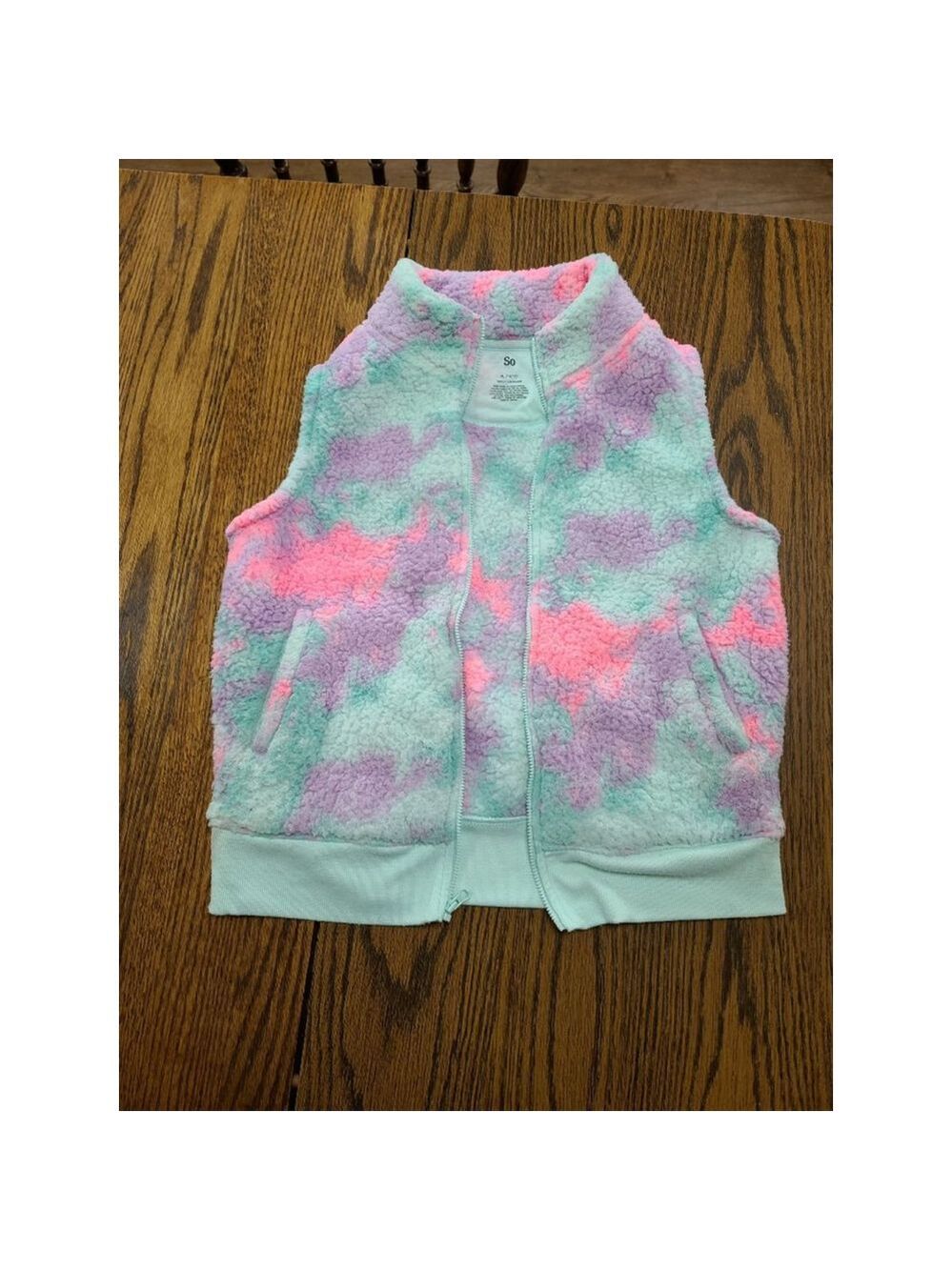 EUC Girls SO 2 piece bundle, sherpa vest 14/16 and a long sleeved shirt size 14 - Picture 3 of 8